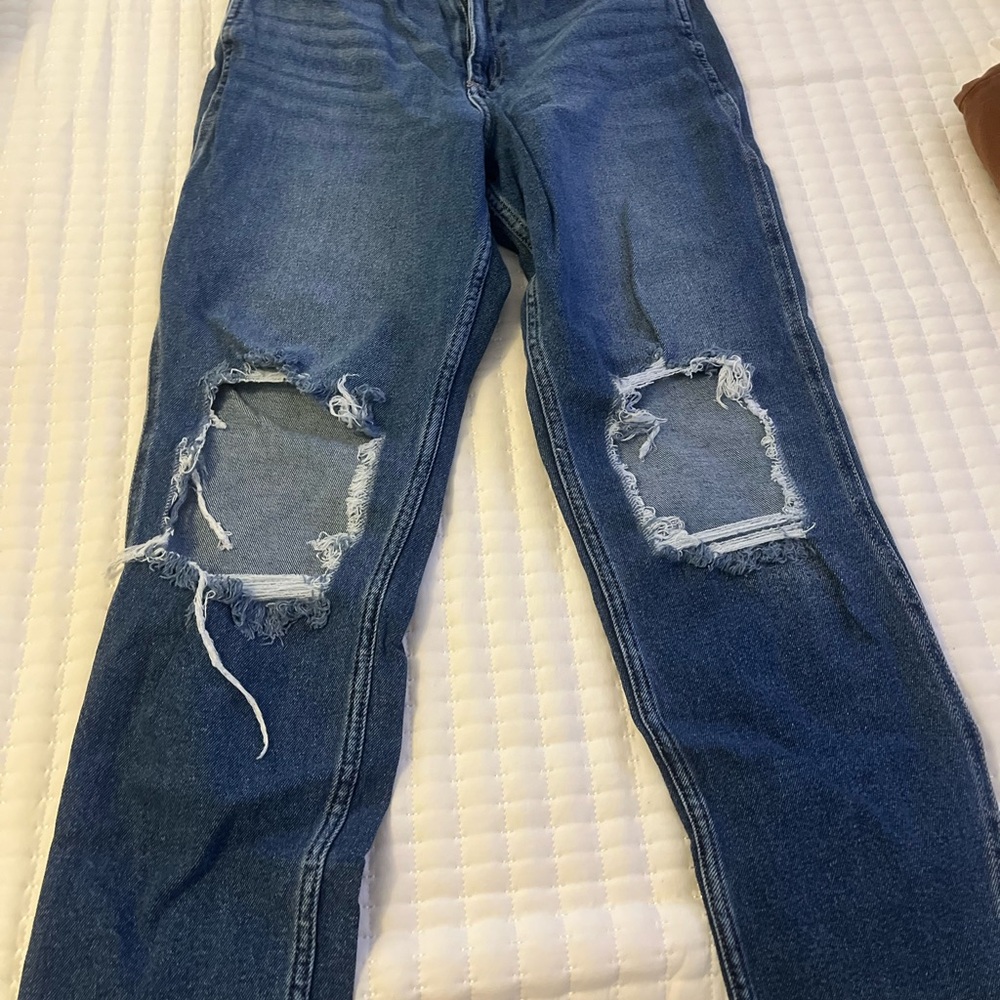 Hollister Curvy High-Rise Mom Jeans in Light Blue